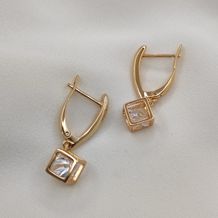 گوشواره مکعبی