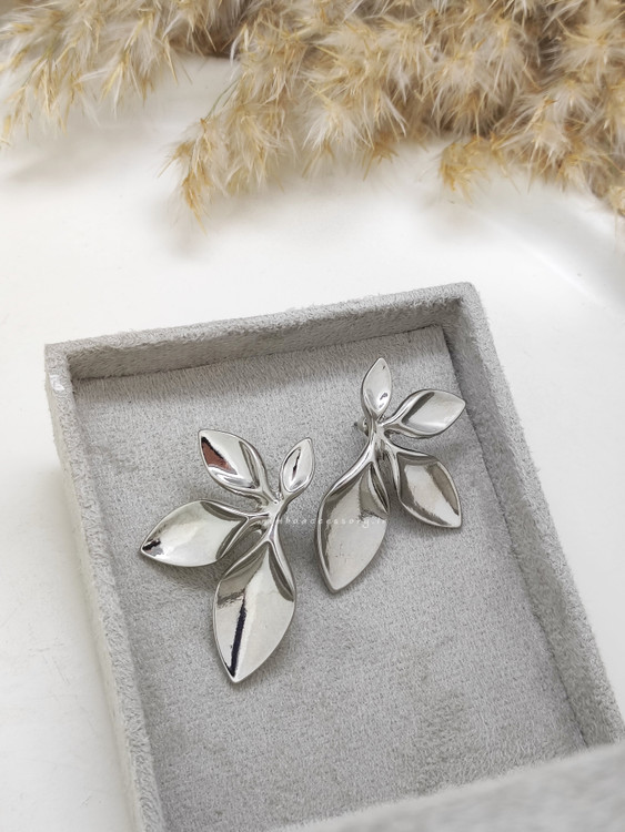 گوشواره با آبکاری رادیوم