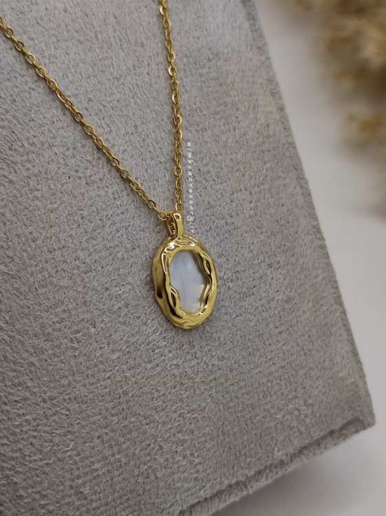 گردنبند میناکاری قاب دار