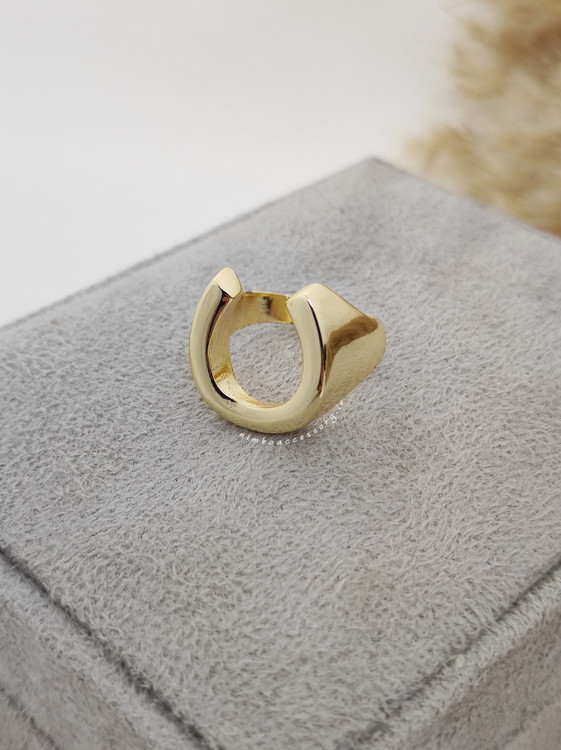 انگشتر مینیمال نعل طلایی