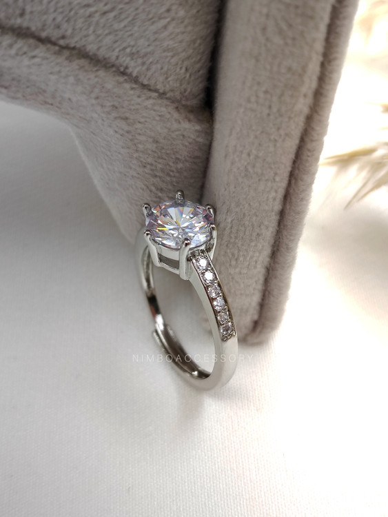 انگشتر نگین دار