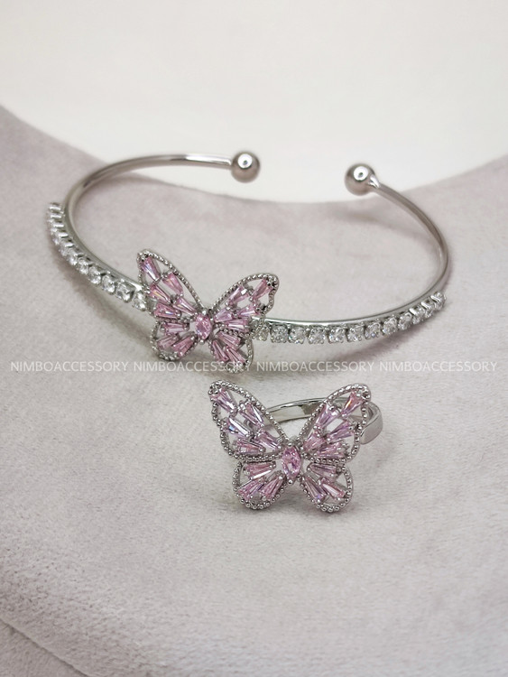 بنگل و انگشتر نگین دار