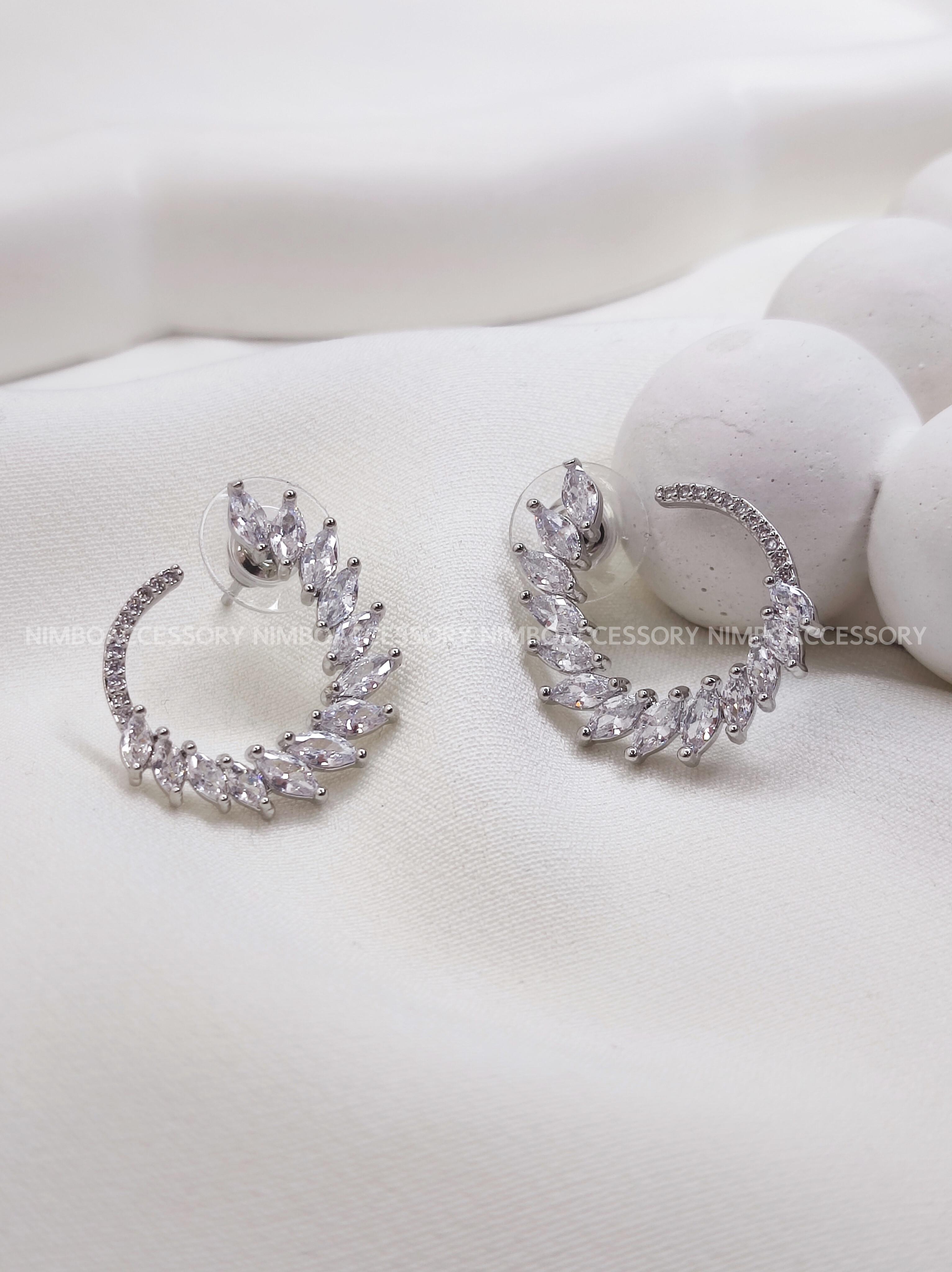 گوشواره نگین دار